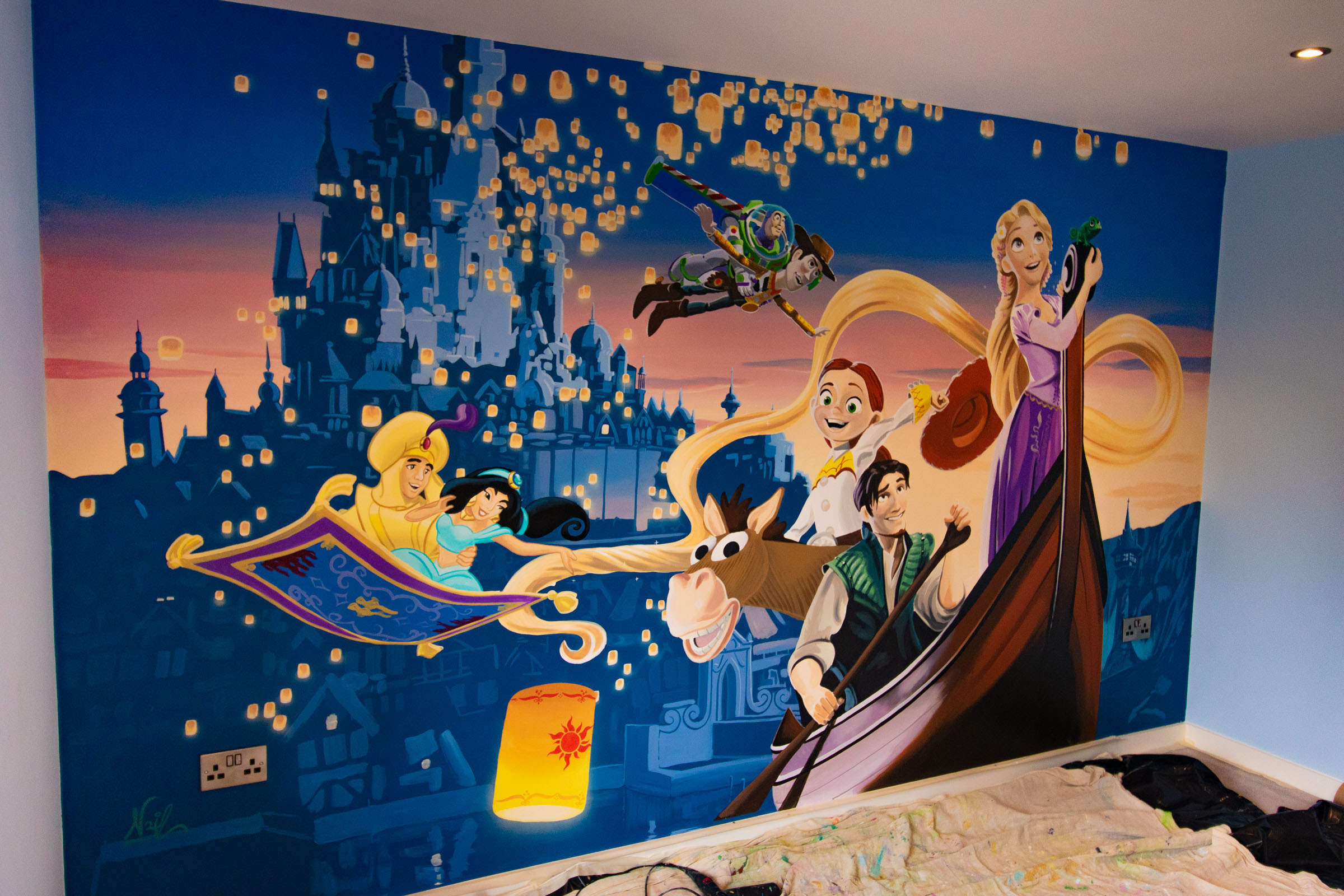 Aladdin and Jasmin zoom in on the loveable and charismatic flying carpet